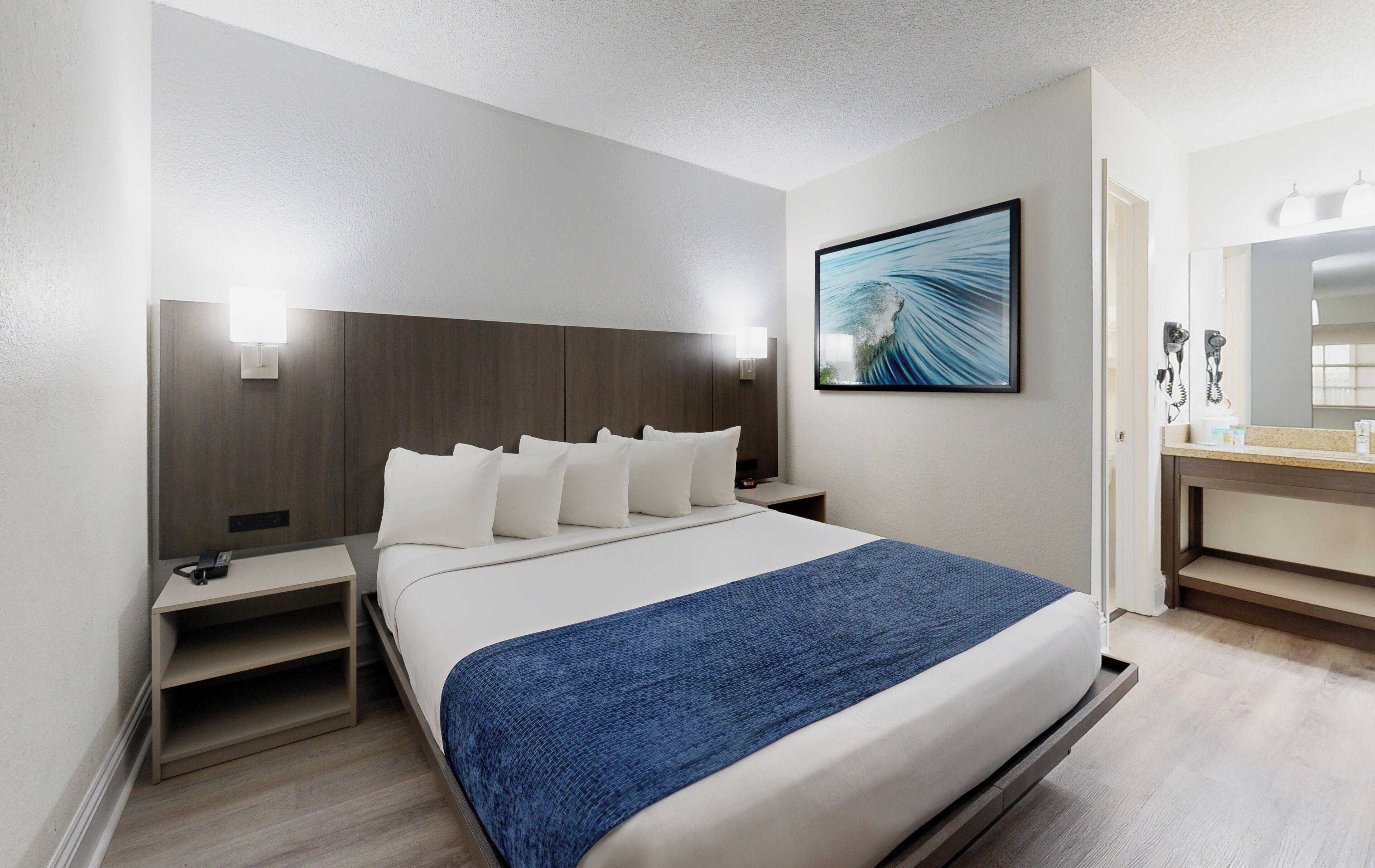 Suite – premium, 1 kingsize-seng med sovesofa | Safe på rommet, individuelt dekorert, individuelt innredet og skrivebord