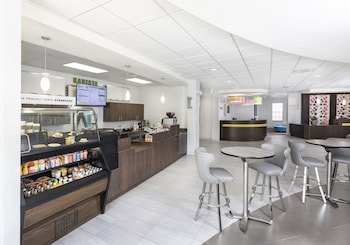 Coffee shop at Avanti International Resort