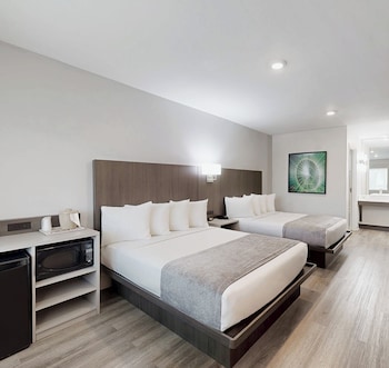 Superior Room, 2 Queen Beds | 1 bedroom, in-room safe, individually decorated, individually furnished at Avanti International Resort