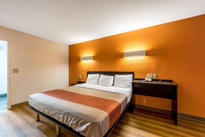 Standard Room, 1 King Bed, Non Smoking | Premium bedding, desk, blackout curtains, WiFi