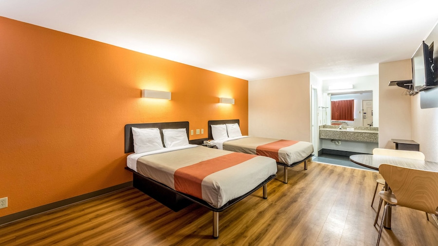 Motel 6 San Antonio, TX - South WW White Rd