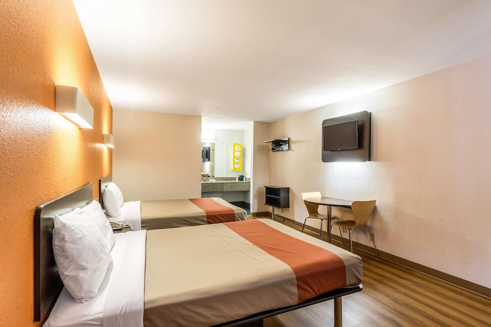 Motel 6 San Antonio, TX - South WW White Rd