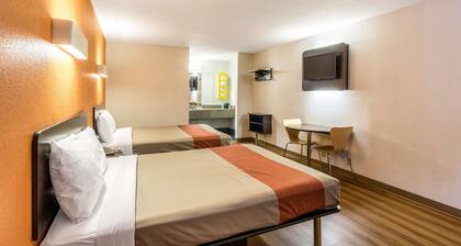 Motel 6 San Antonio, TX - South WW White Rd