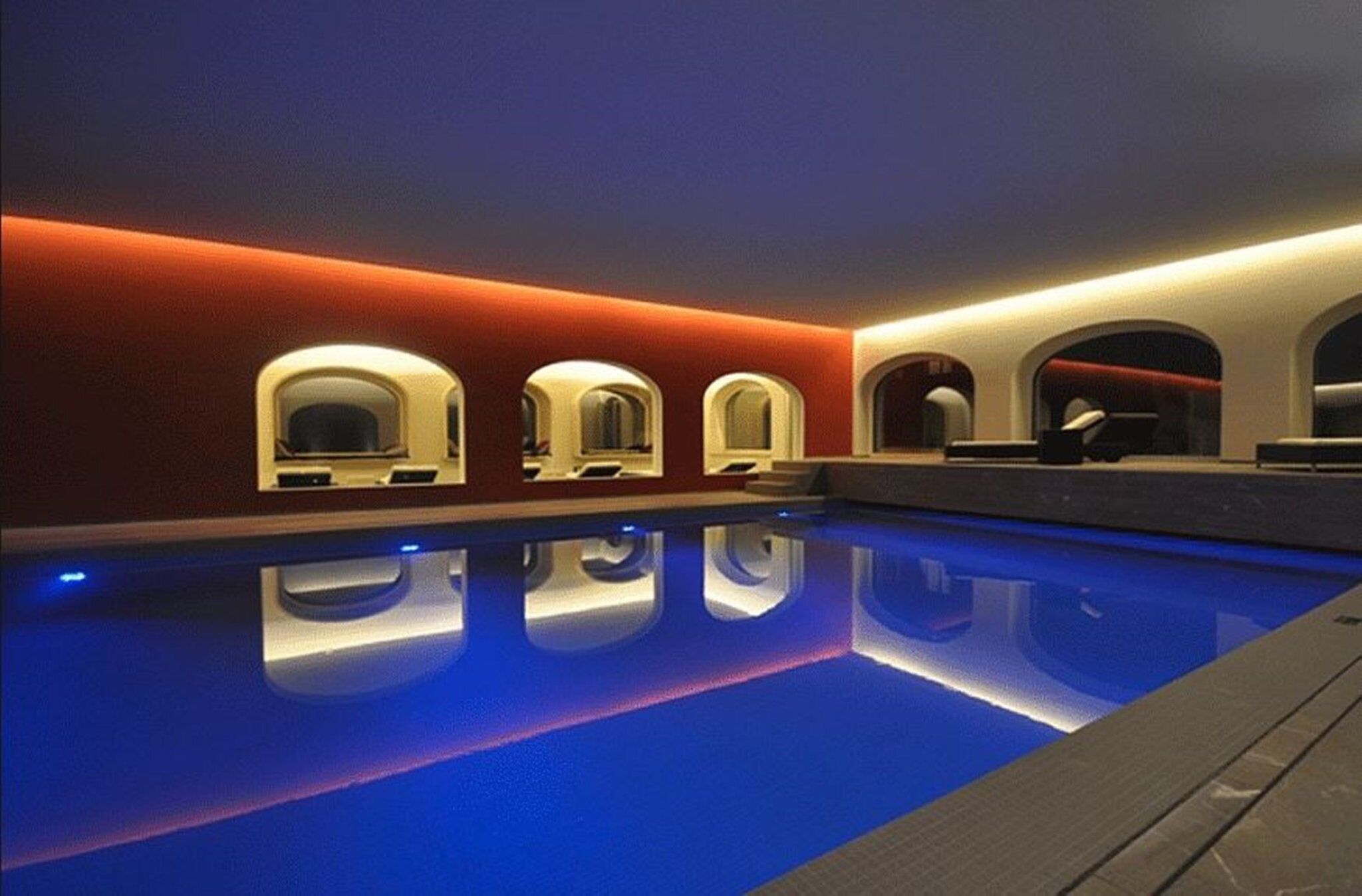 Una piscina cubierta