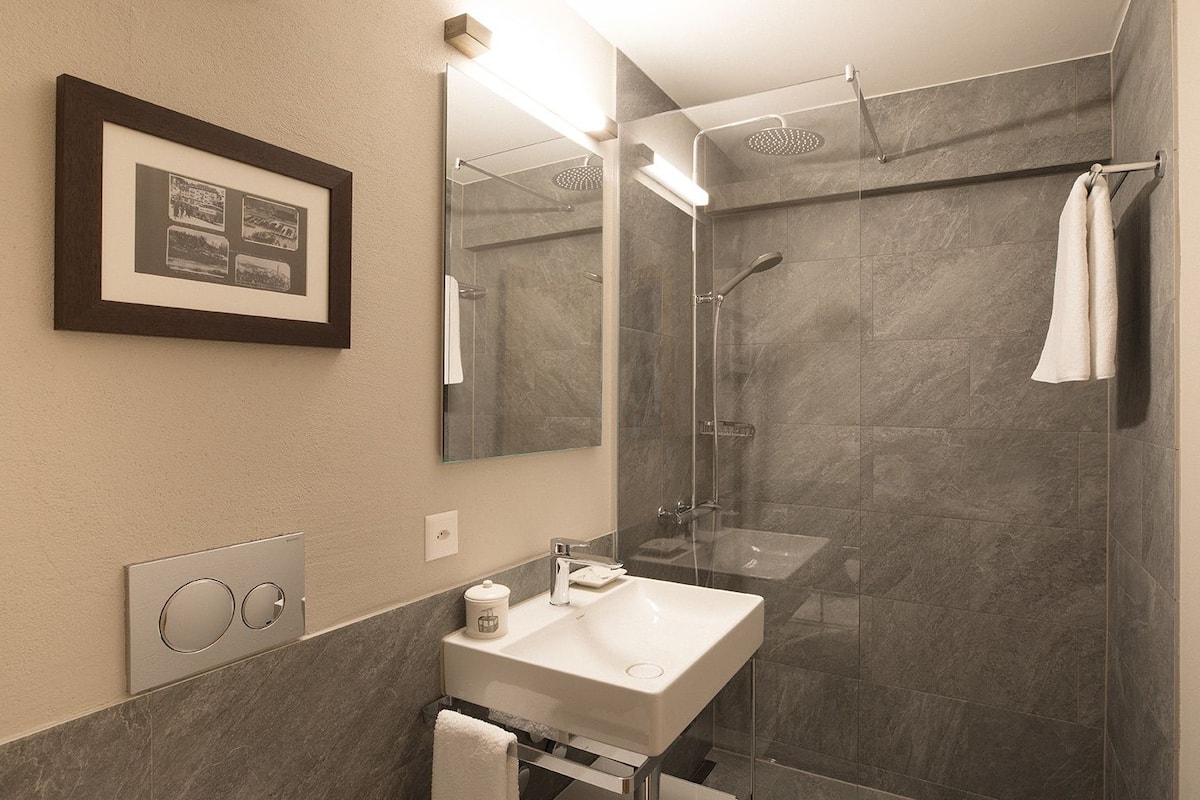 Shower, free toiletries, hair dryer, bathrobes