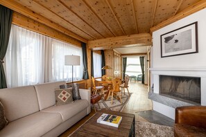 Luxury Suite (Steffani) | Living area | Flat-screen TV