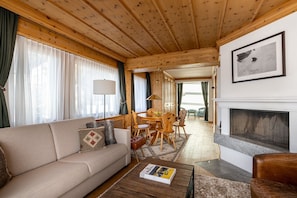 Luxury Suite (Steffani) | Living area | Flat-screen TV