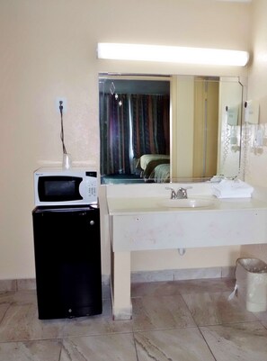 Bathroom - Americas Best Inn Lakeland (Lakeland)