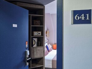 Premium bedding, in-room safe, desk, laptop workspace
