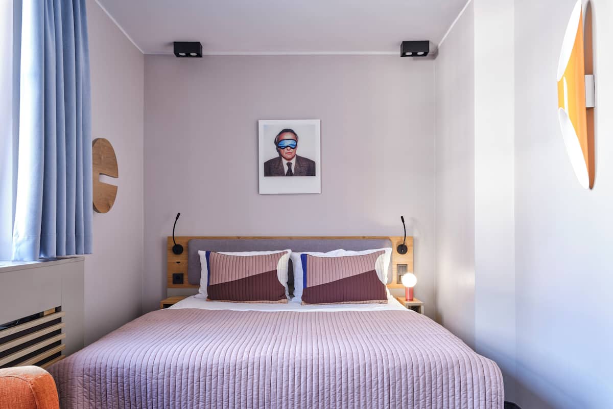 Premium bedding, in-room safe, desk, laptop workspace