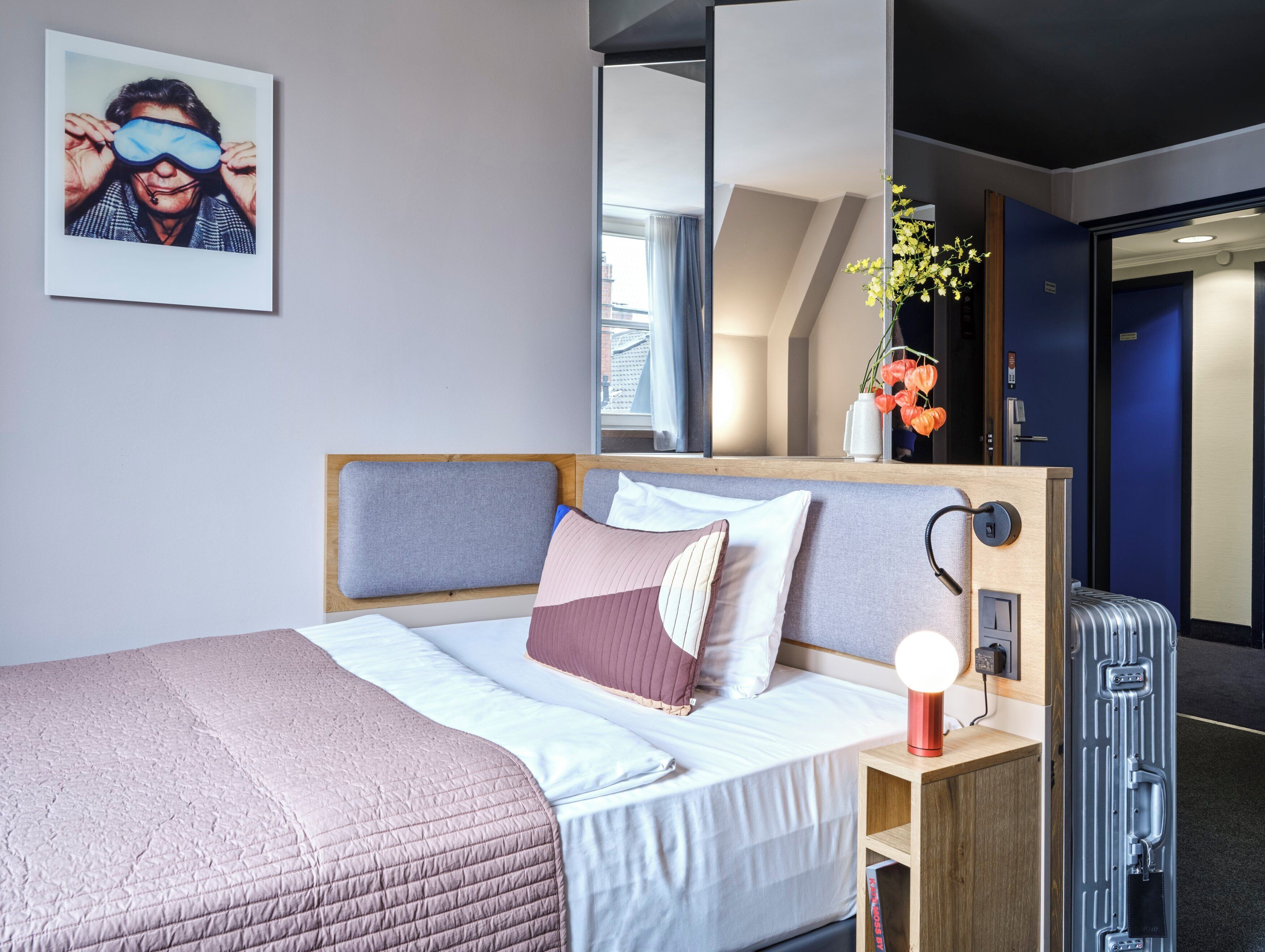 高級寢具、客房內保險箱、書桌、筆電工作空間