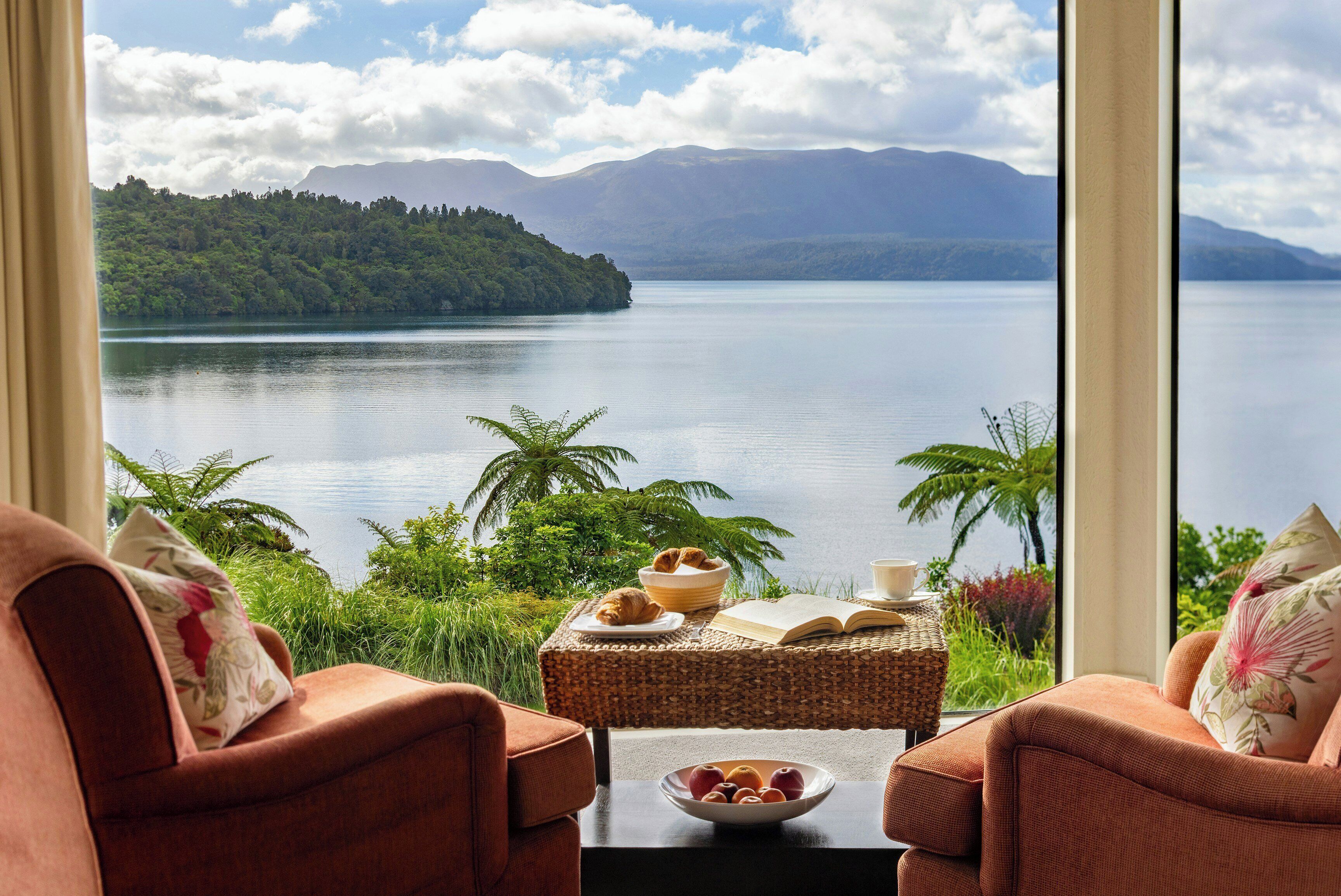 Premium bedding, free minibar, in-room safe, soundproofing