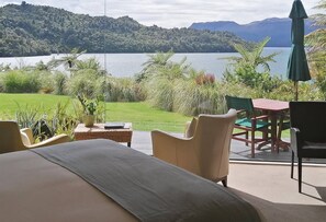 Premium Suite | 2 bedrooms, premium bedding, free minibar, in-room safe
