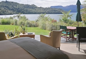 Premium Suite | Premium bedding, free minibar, in-room safe, soundproofing