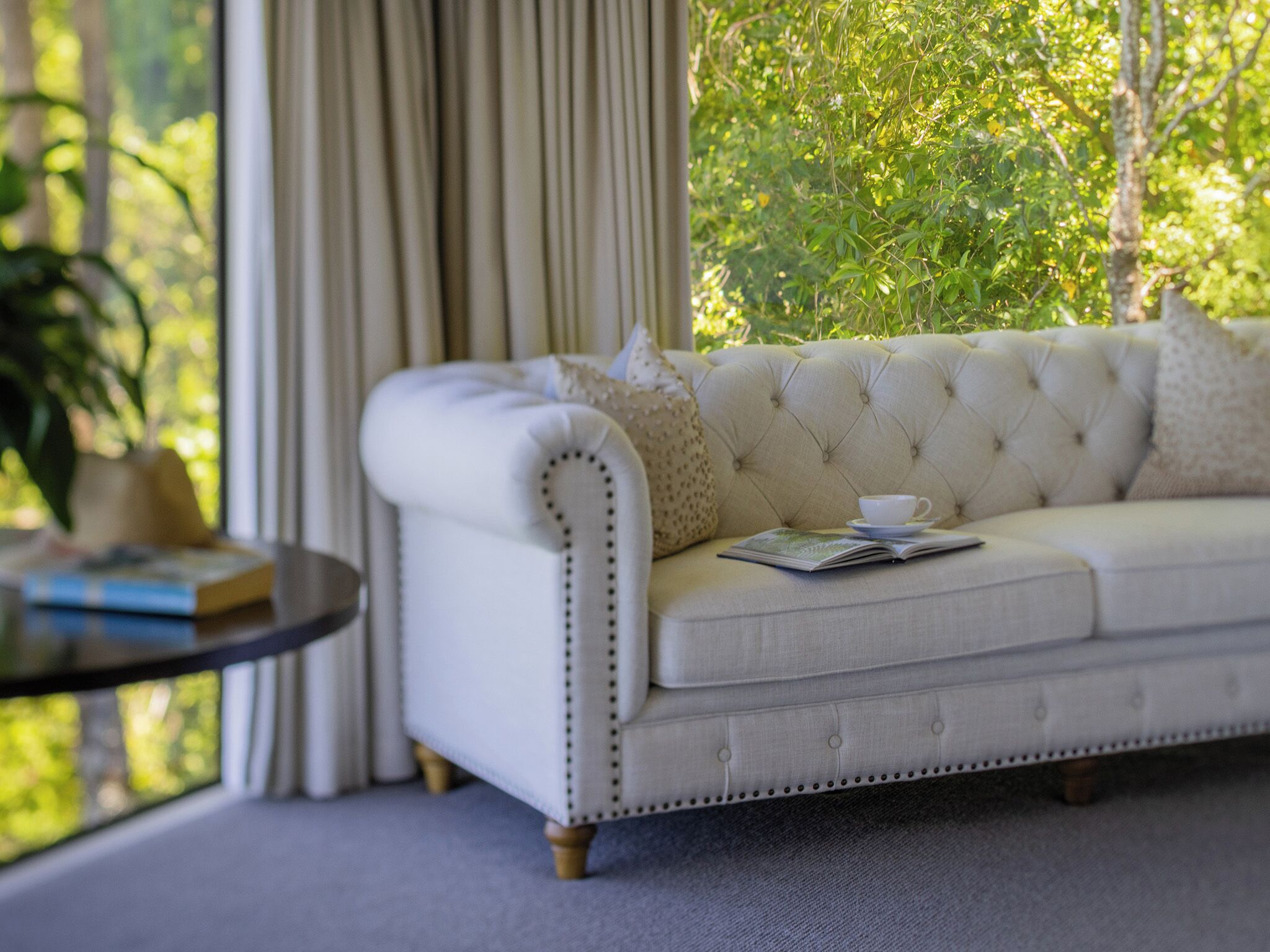 Ropa de cama de alta calidad y minibar con artículos gratuitos 