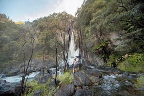 Cascada en la piscina