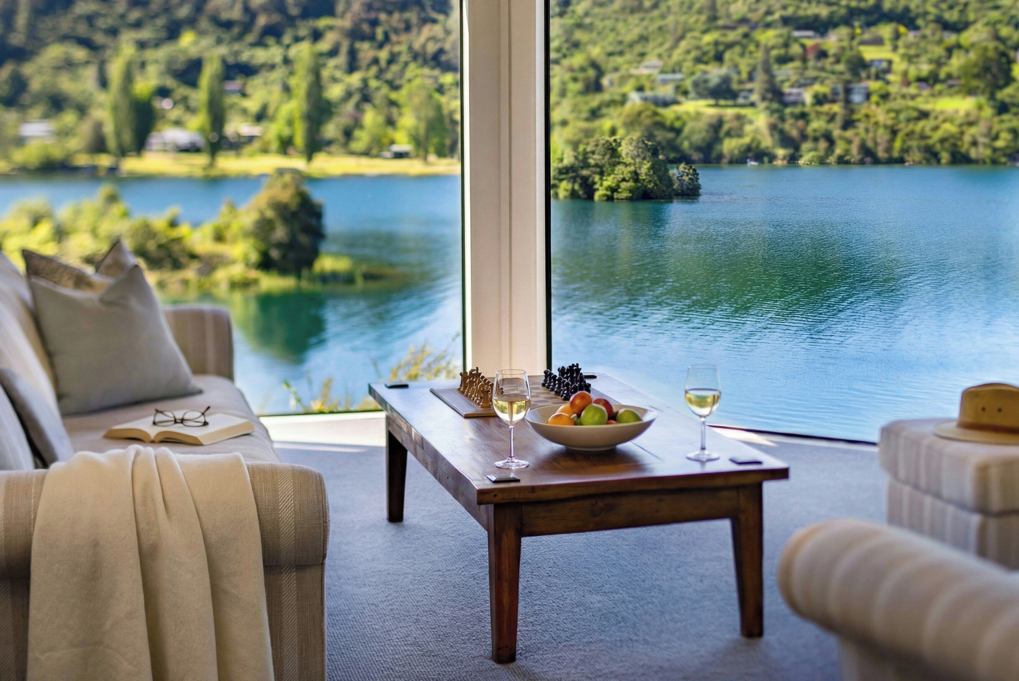 Premium bedding, free minibar, in-room safe, soundproofing