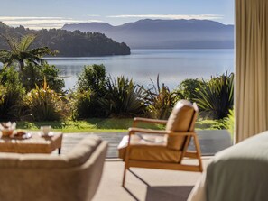 Suite Premium | Ropa de cama de alta calidad y artículos del minibar gratis 