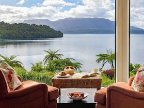 Romantisk svit (Tarawera Suite) | Sängtillbehör av högsta kvalitet och gratis produkter i minibar