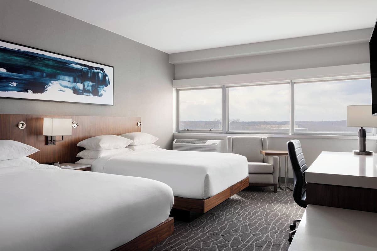 1 bedroom, pillow-top beds, desk, blackout curtains