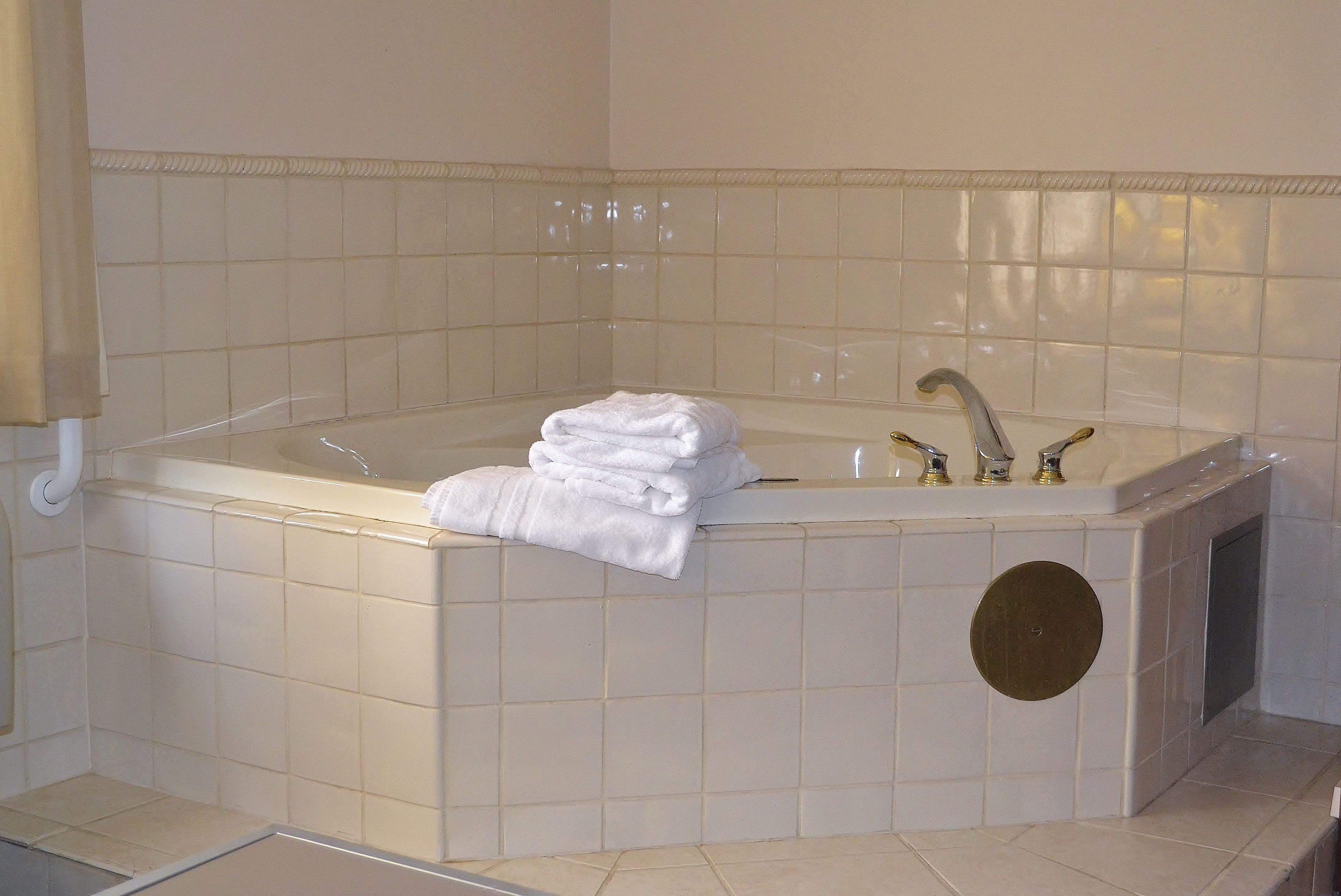 suite, 1 king bed, non smoking, jetted tub (with sofabed) | 1 bedroom, pillow-top beds, laptop workspace, blackout curtains