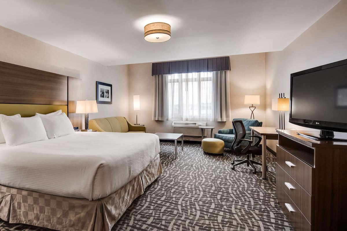 Suite, 1 King Bed, Non Smoking | Pillowtop beds, laptop workspace, blackout drapes, iron/ironing board