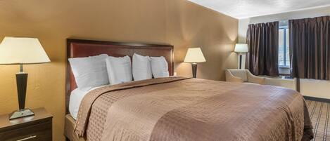 Standard Room, 1 King Bed, Non Smoking, Refrigerator & Microwave | In-room safe, laptop workspace, blackout curtains, iron/ironing board
