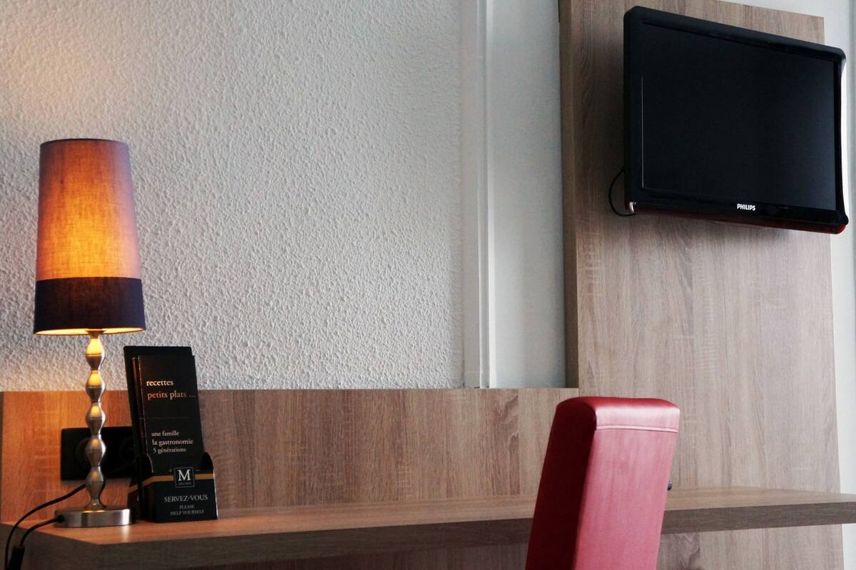 Superior Double Room | Desk, soundproofing, iron/ironing board, free cribs/infant beds