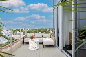 Brand New Penthouse, 1 King Bed, Corner (View) | Vue de la chambre