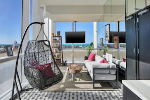 Premium bedding, pillow-top beds, minibar, in-room safe - La Concha Key West, Autograph Collection (Key West)