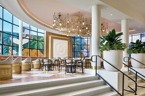 3 restaurants, breakfast, lunch, dinner served; Caribbean cuisine