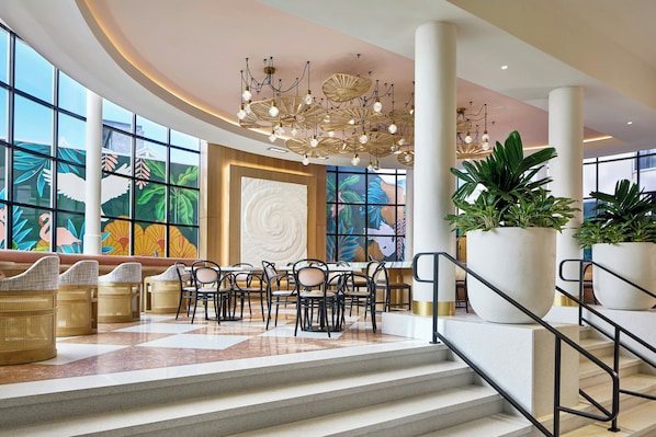 3 restaurants, breakfast, lunch, dinner served; Caribbean cuisine