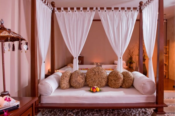 Çiftler için bakım odaları, sauna, jakuzi, vücut bakımı, çamur banyosu