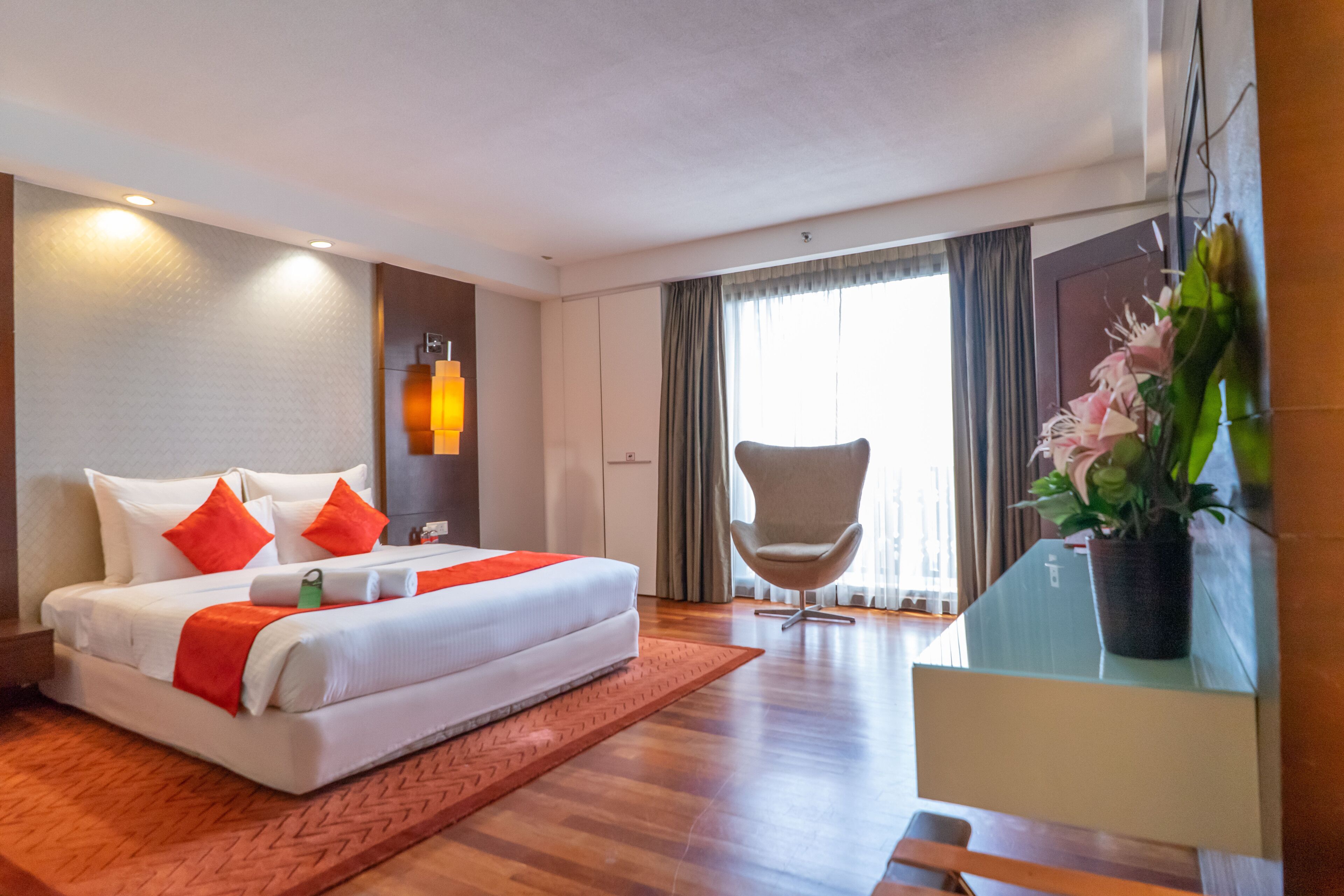 executive suite | 1 bedroom, in-room safe, desk, iron/ironing board