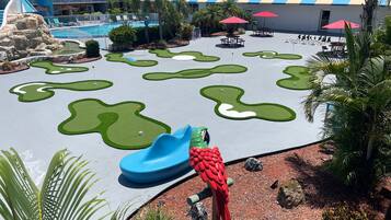 Mini-golf