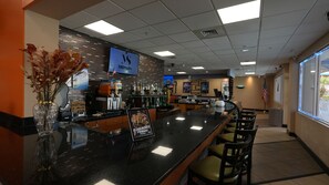 Breakfast, lunch and dinner served - Ramada by Wyndham Hotel & Water Park (Kissimmee)