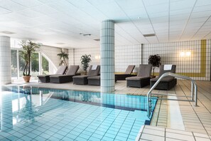 Indoor pool, sun loungers
