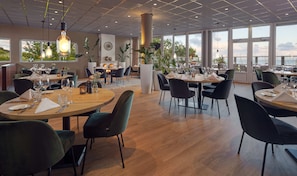Breakfast, lunch, dinner served; local cuisine, ocean views - WestCord Hotel Schylge (West-Terschelling)