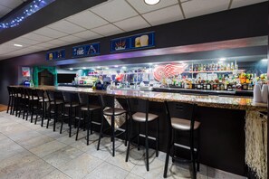 Bar (on property) - Wyndham Garden Romulus Detroit Metro Airport (Romulus)
