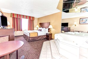Hypo-allergenic bedding, desk, laptop workspace, blackout curtains - Wyndham Garden Romulus Detroit Metro Airport (Romulus)