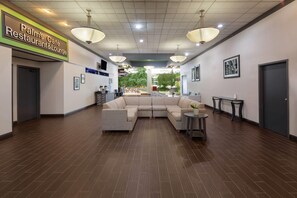 Lobby - Wyndham Garden Romulus Detroit Metro Airport (Romulus)