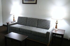 1 bedroom, hypo-allergenic bedding, desk, laptop workspace