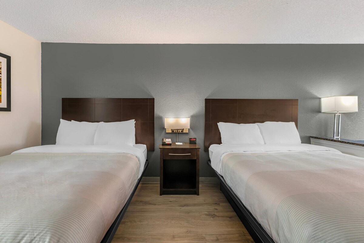 Standard Room, Multiple Beds, Non Smoking | Desk, blackout drapes, iron/ironing board, rollaway beds (surcharge)