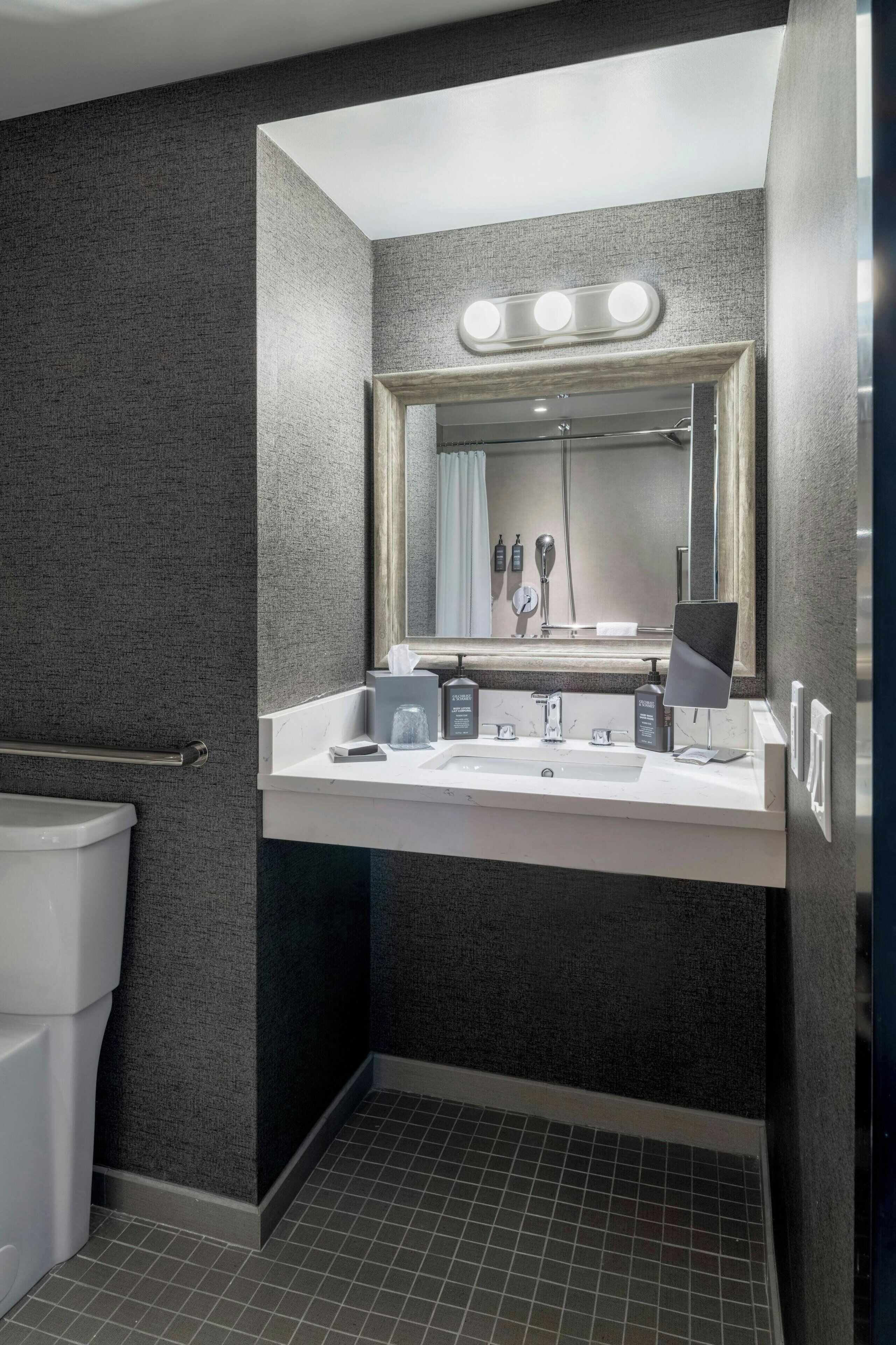 room, 1 king bed | bathroom | combined shower/bathtub, designer toiletries, hair dryer, towels