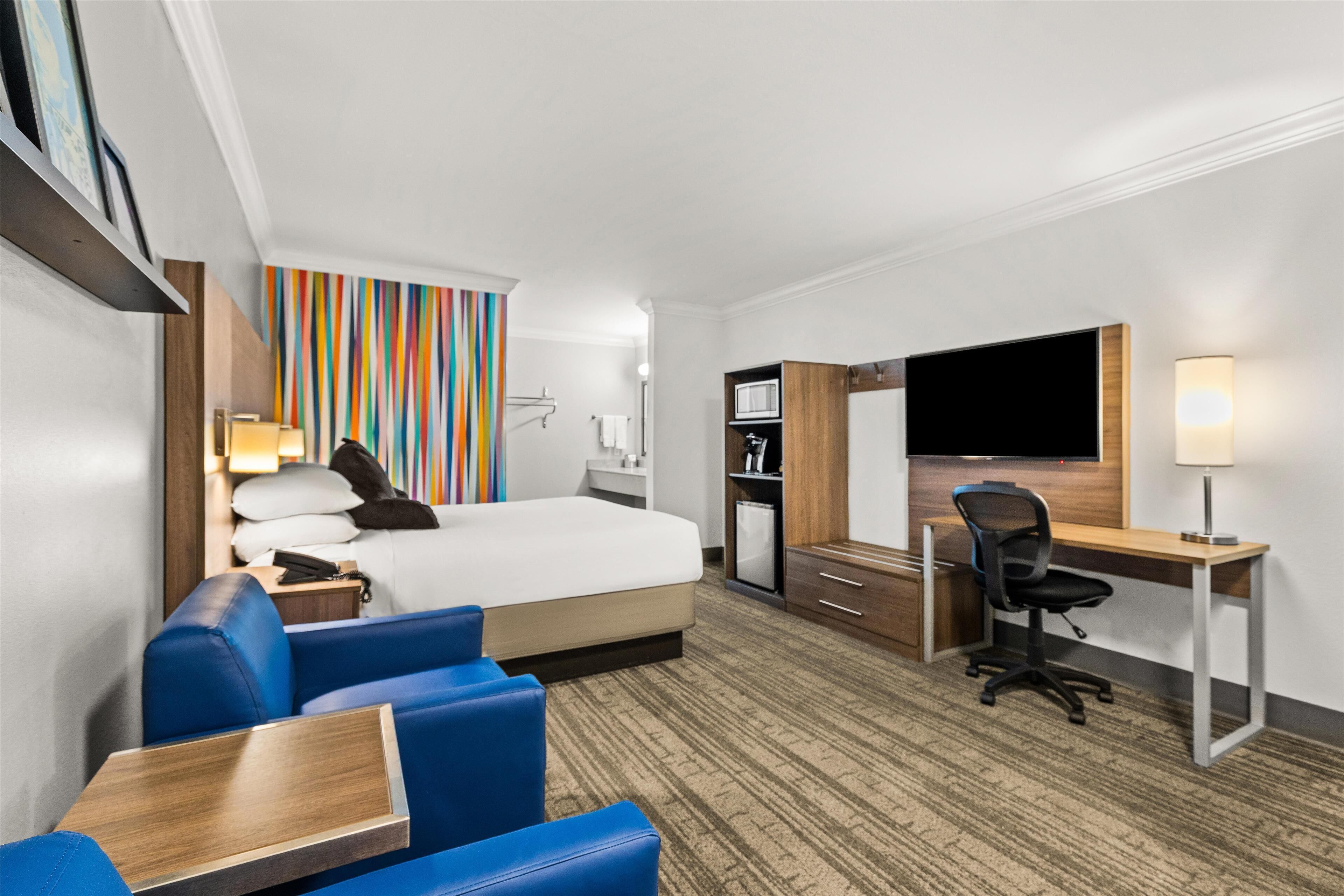 Bureau, espace de travail pour ordinateur portable, rideaux occultants