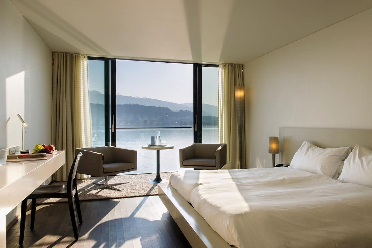 Ropa de cama hipoalergénica y minibar