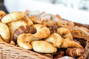 Se ofrece un desayuno bufé todos los días (por un coste adicional)