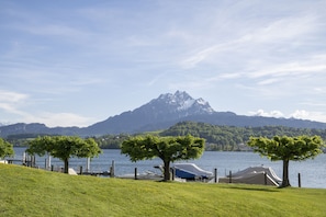 Superior Room, Garden View | Lake view