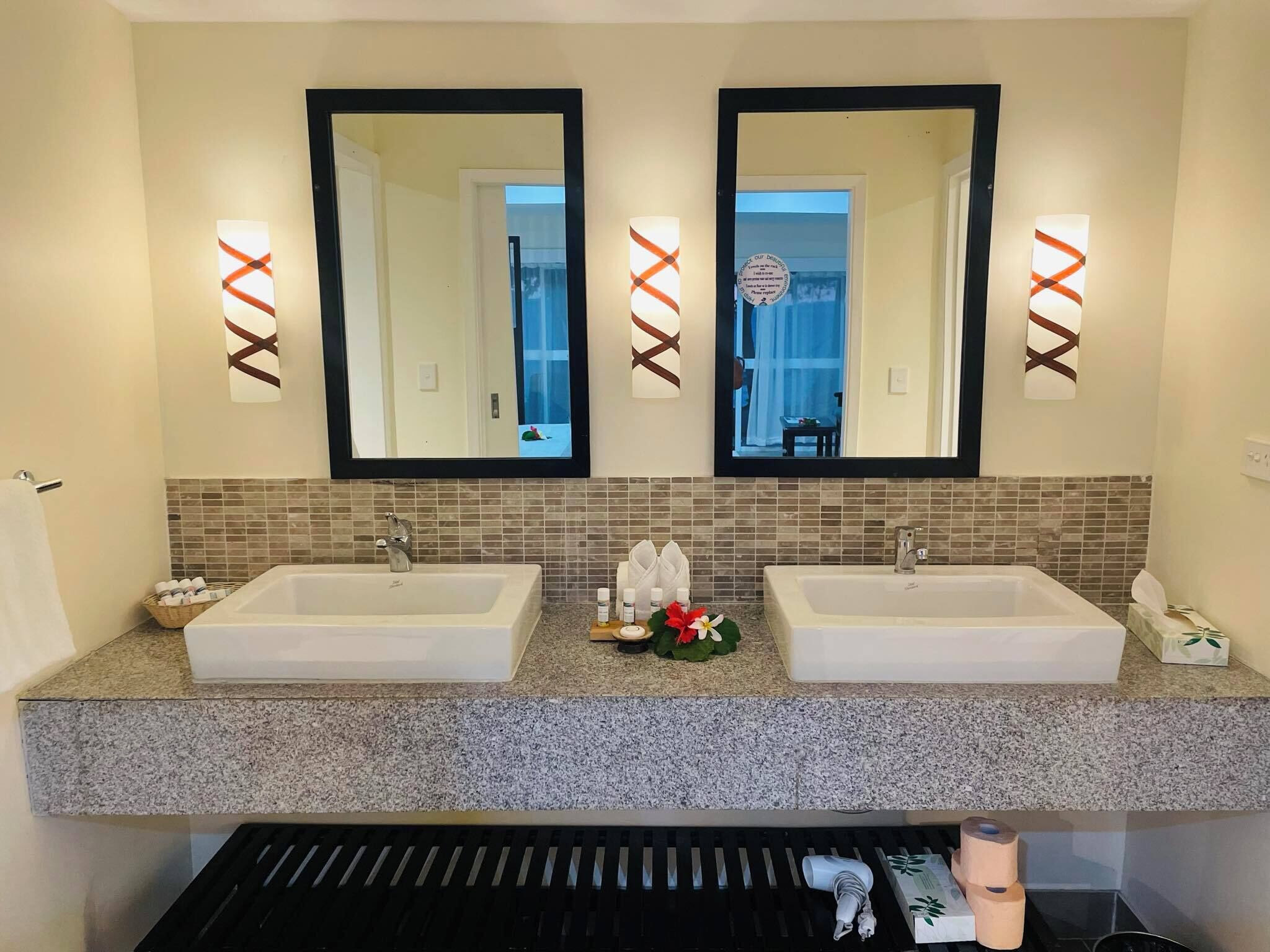 shower, free toiletries, hair dryer, towels