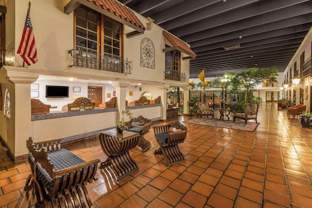 Lobby. Ramada Hotel & Conference Center by Wyndham Las Cruces